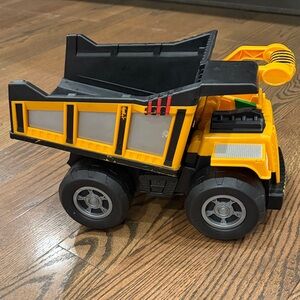 Kid Galaxy plastic Yellow and Black Toy Dump Truck